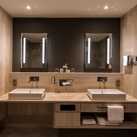 Monte Mare Sauna-spa-sports-hotel מלון